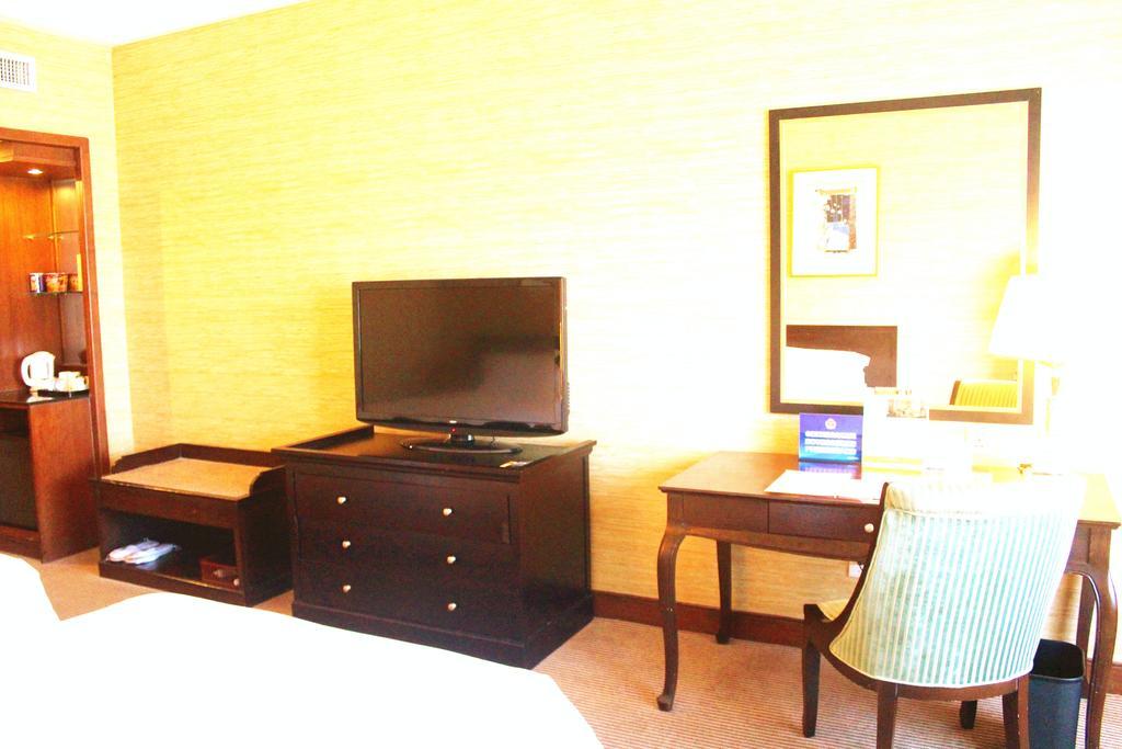 Comfort Inn & Suites Beijing Exterior photo
